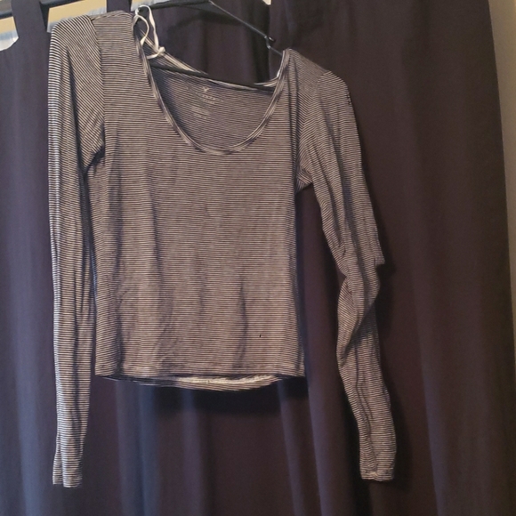 Black striped crop top - Picture 1 of 3